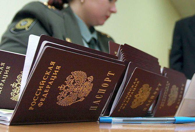 обязан ли гражданин носить с собой паспорт в москве