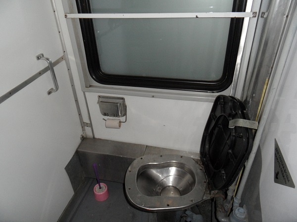 Туалет в пригородном поезде