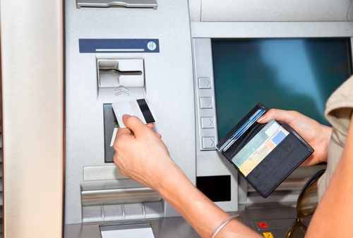 сколько можно снять денег в банкомате сбербанка за сутки