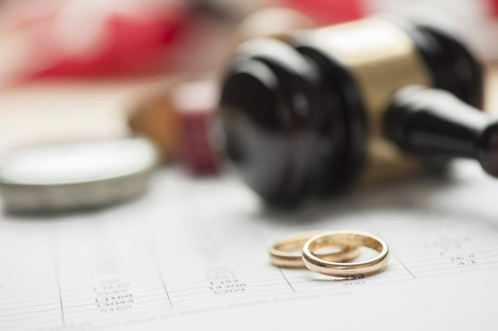 Развод без супругов через суд