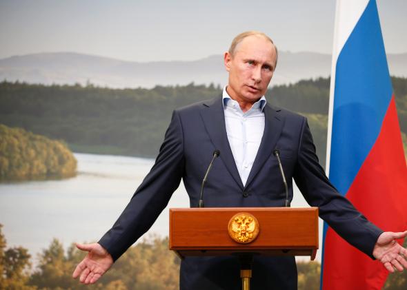 Владимир Путин сократил зарплаты себе и чиновникам на 10%