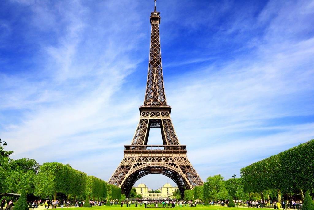 Эйфелева башня как символ Франции