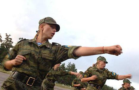 как поступить девушке в военное училище