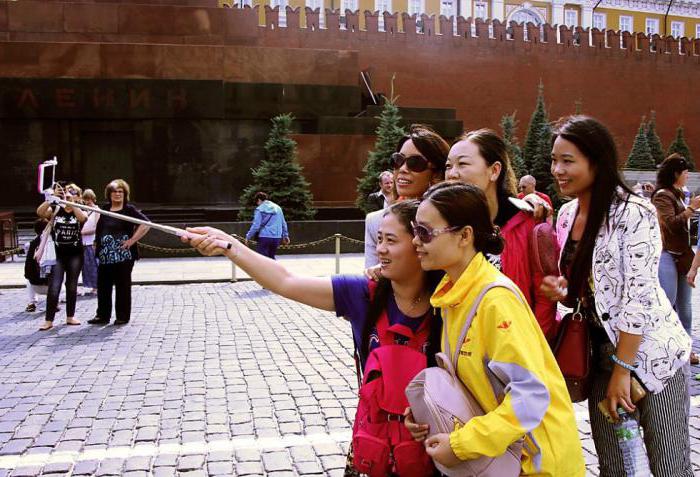 Туристы на Красной площади.