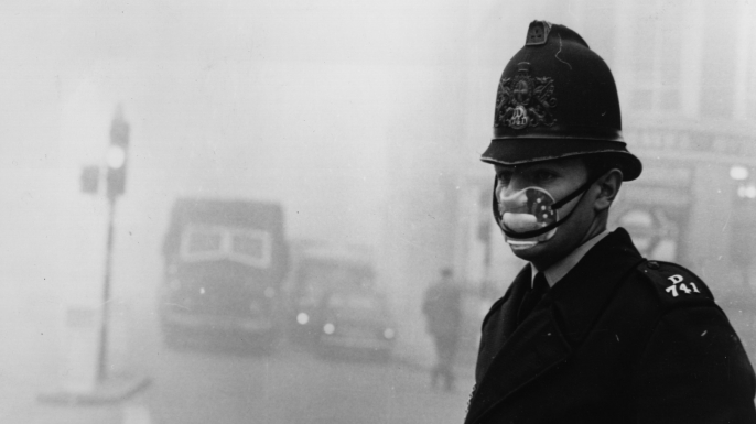 полицейский в маске