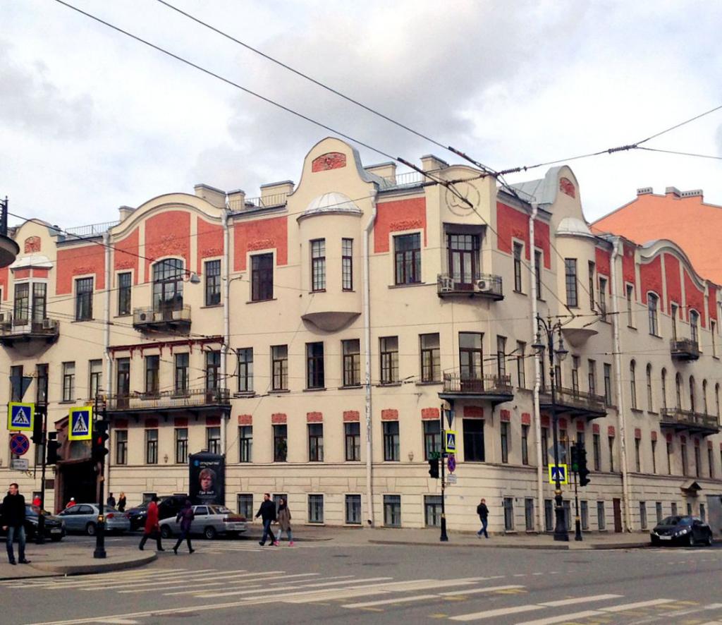Петербургский университет: вид с улицы